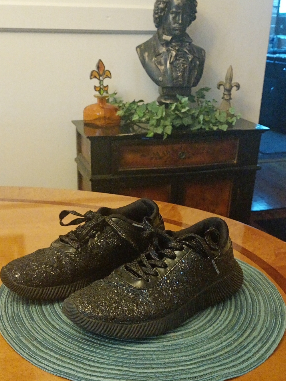 Forever 21 Black and Brown Glitter Low-Top Sneakers Size 6